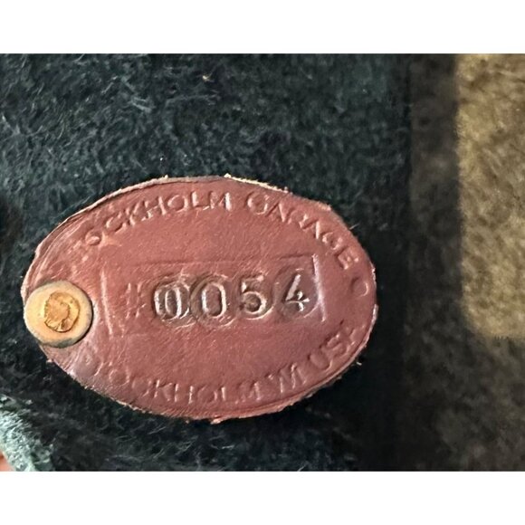 Elegant Black and Tan Leather Satchel - Picture 10 of 10